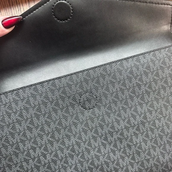 Michael Kors Clutch - Picture 4 of 6